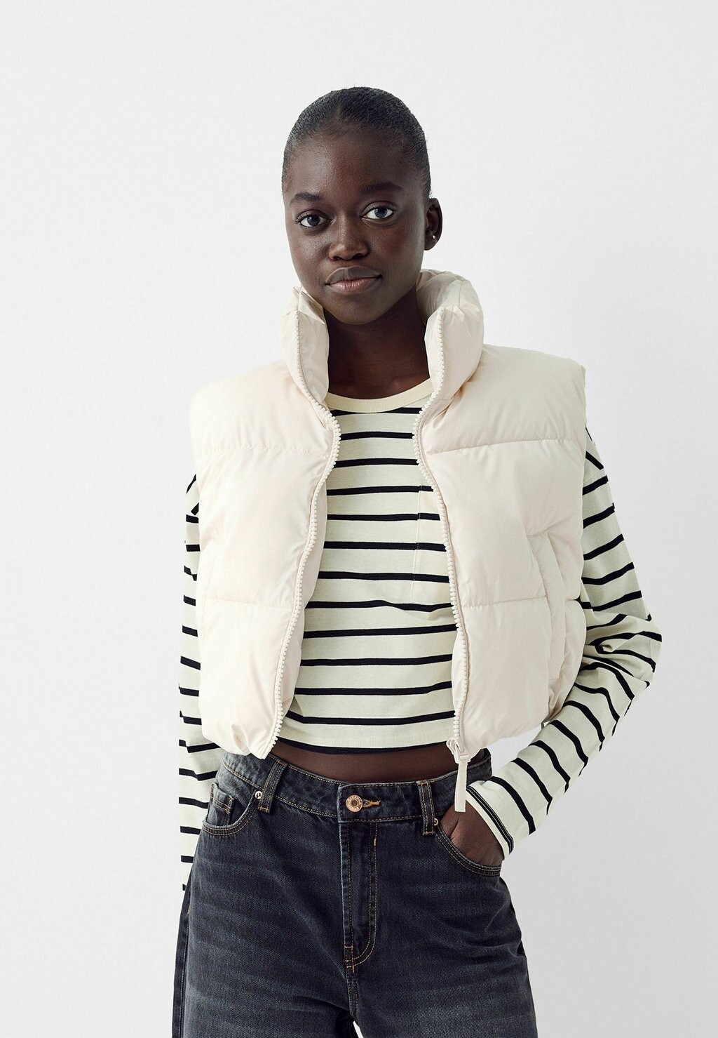 

Жилет CROPPED PUFFER Bershka, кремовый