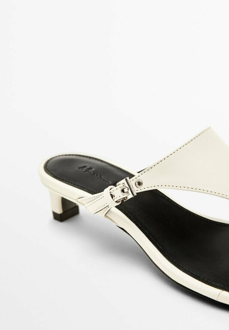 

Шлепанцы WITH BUCKLE Massimo Dutti, белый