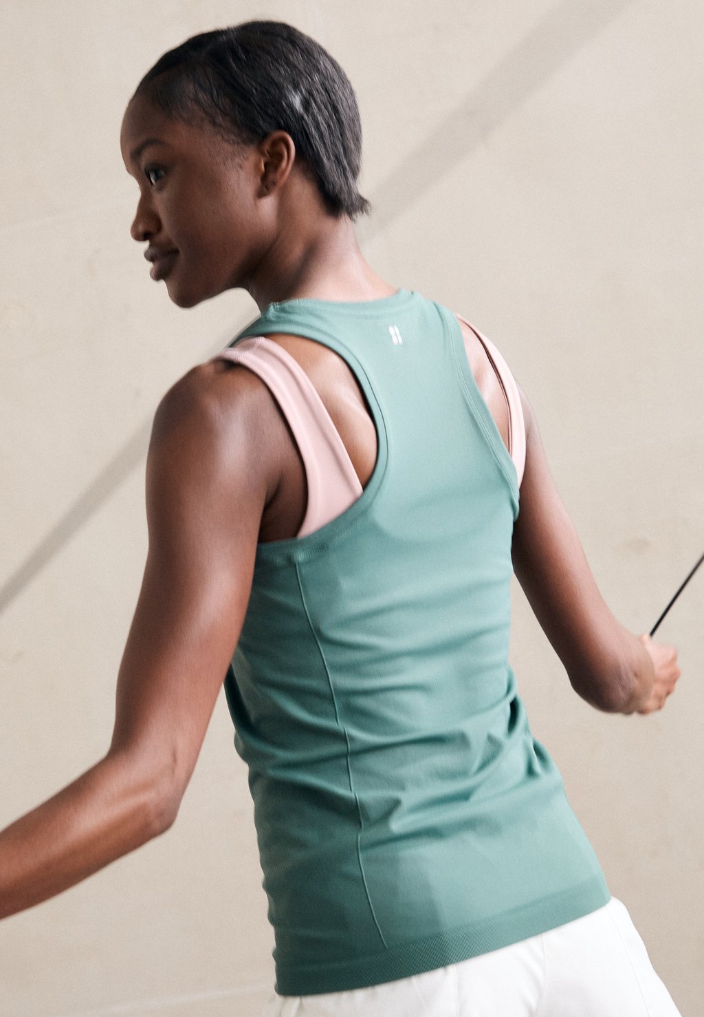 

Топ ATHLETE SEAMLESS WORKOUT TANK Sweaty Betty, темно-зеленый