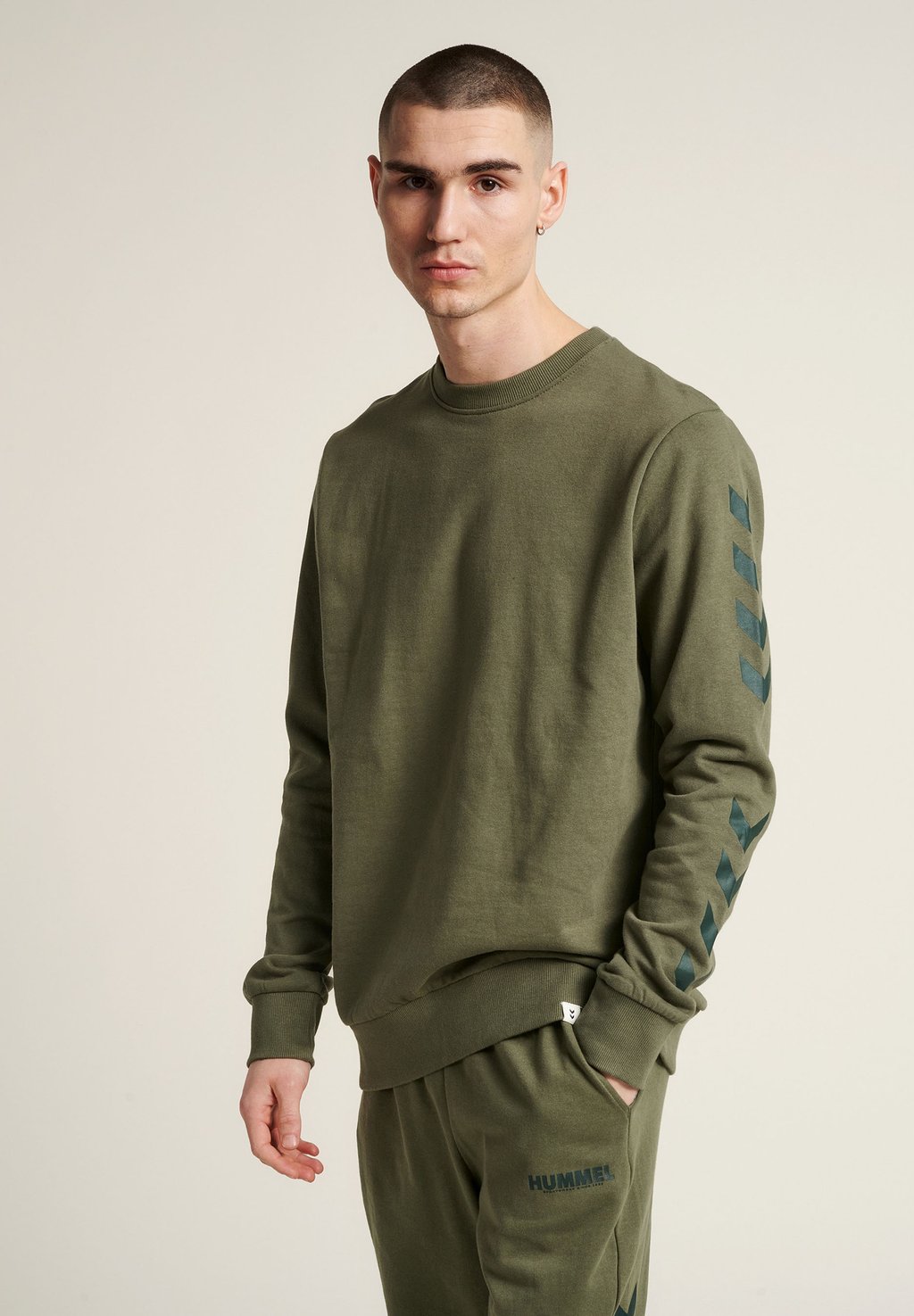 

Толстовка LEGACY CHEVRON Hummel, коричневый