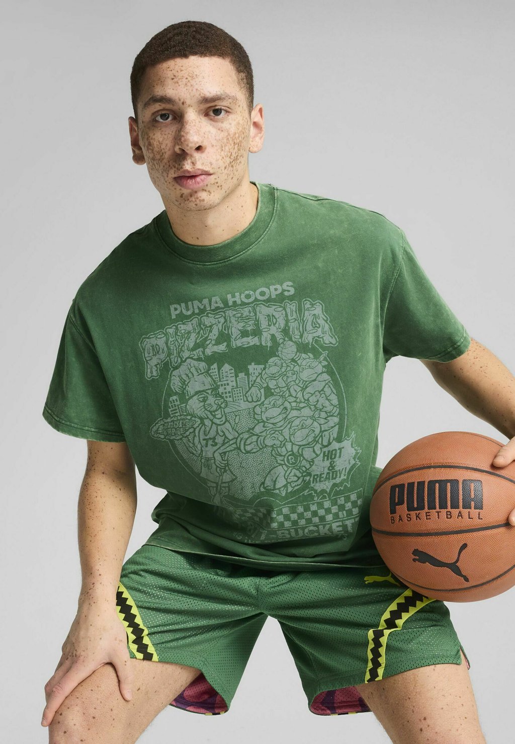 

Футболка с принтом HOOPS TEE Puma, темно-зеленый