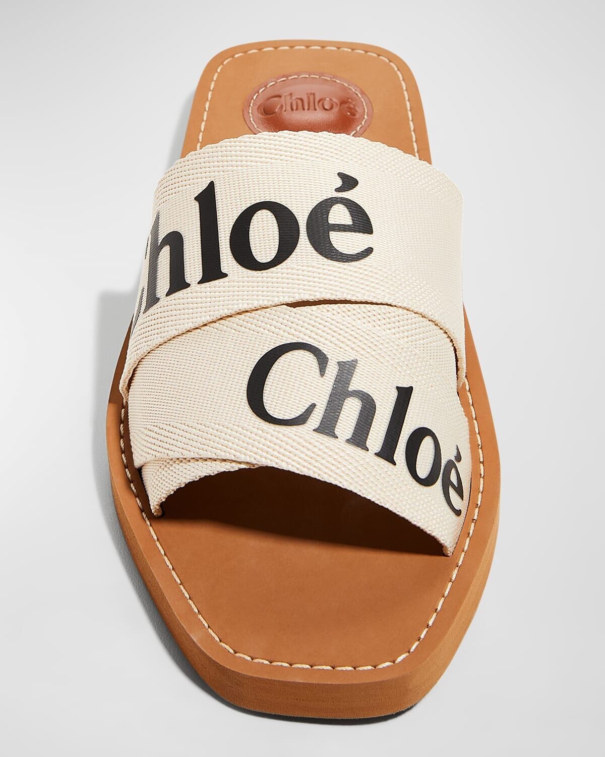 Шлепанцы с лентами Woody на плоской подошве с логотипом Chloé, цвет White — фото 4