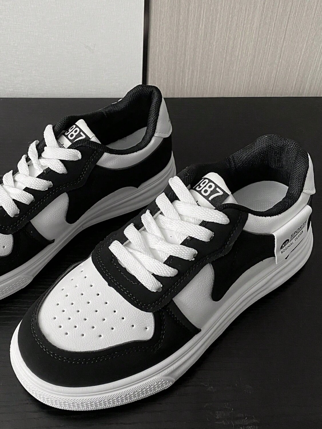 

Черно-белая модная спортивная обувь Можно носить с любым женским нарядом, черный/белый