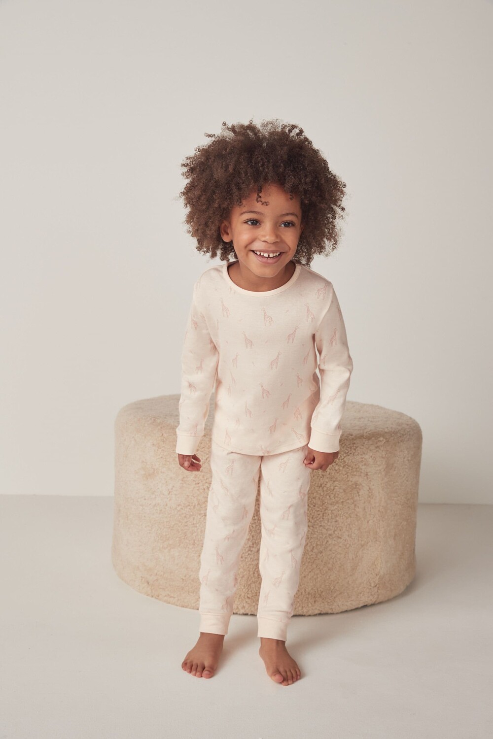 

Розовая пижама из органического хлопка с принтом жирафа The White Company, розовый