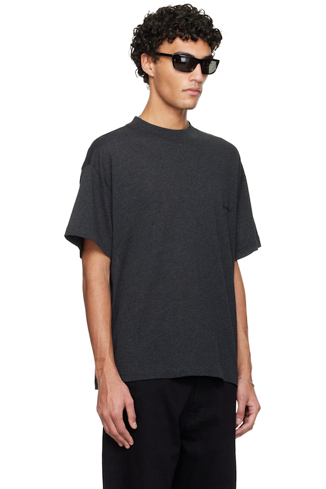 Fear Of God Essentials Серая праздничная вышитая базовая футболка — фото 2