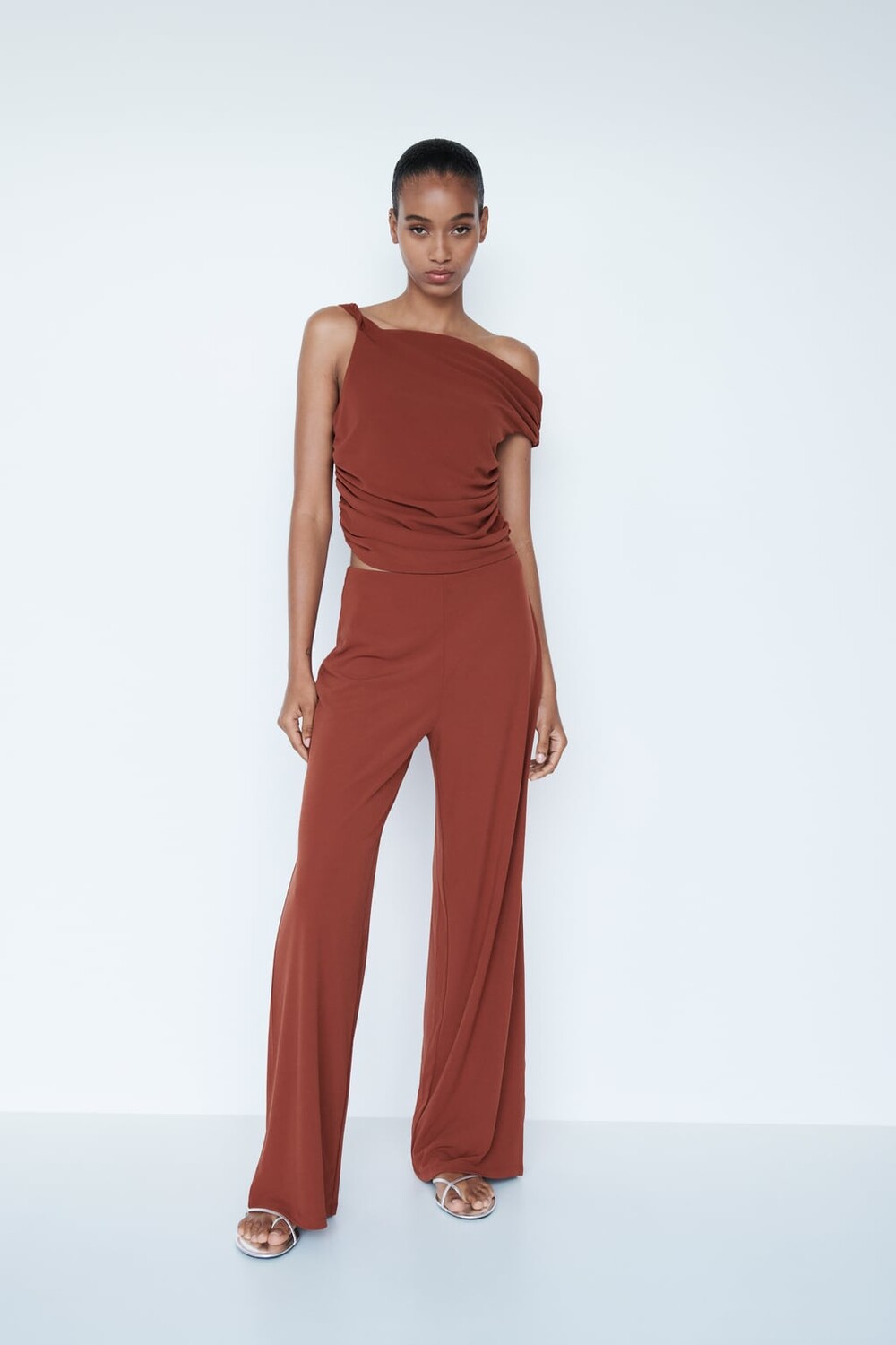 

Асимметричный топ с драпировкой ZARA