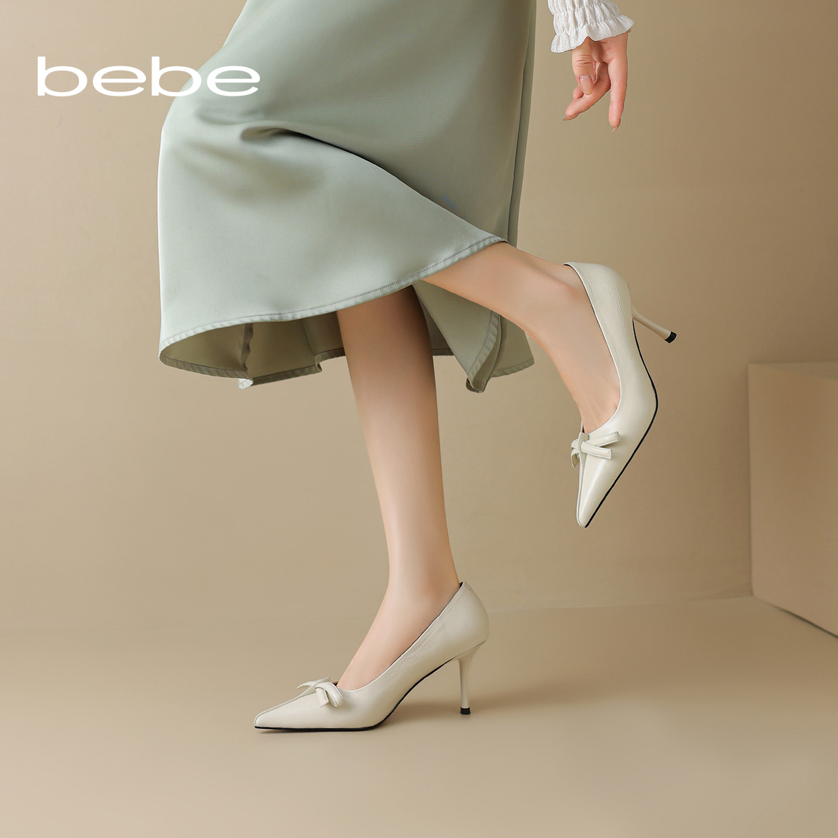 Bebe Стройные каблуки на высоком каблуке женские белые, цвет White — фото 4