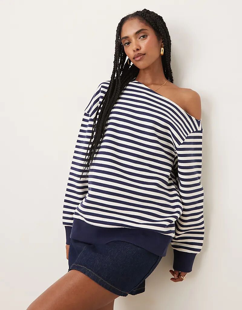

Толстовка ASOS DESIGN с открытыми плечами и начесом сзади в темно-синюю полоску