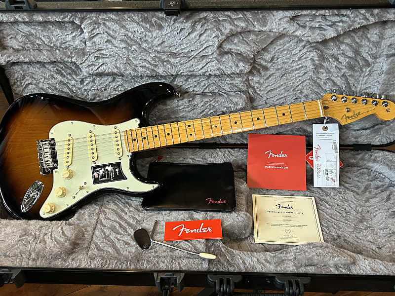 

Электрогитара Fender American Professional II Stratocaster Maple Fretboard Anniversary 2-Color Sunburst 7lbs. 15.5oz #US23083431