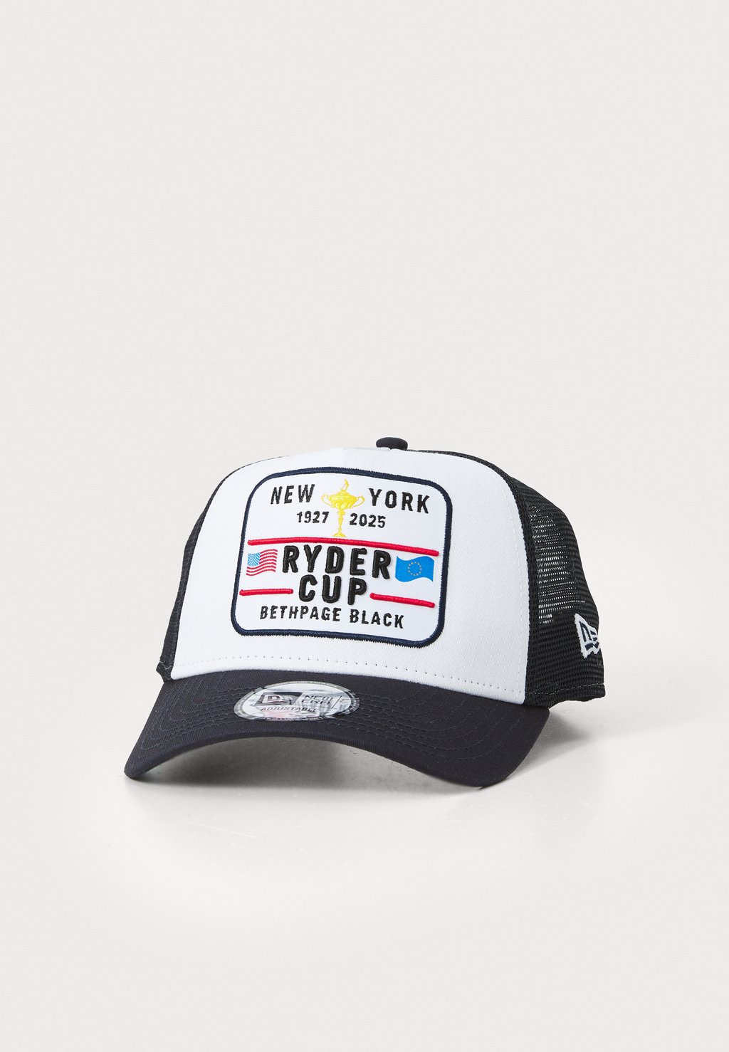 

Бейсболка RYDER CUP 2025 PATCH TRUCKER UNISEX New Era, белый