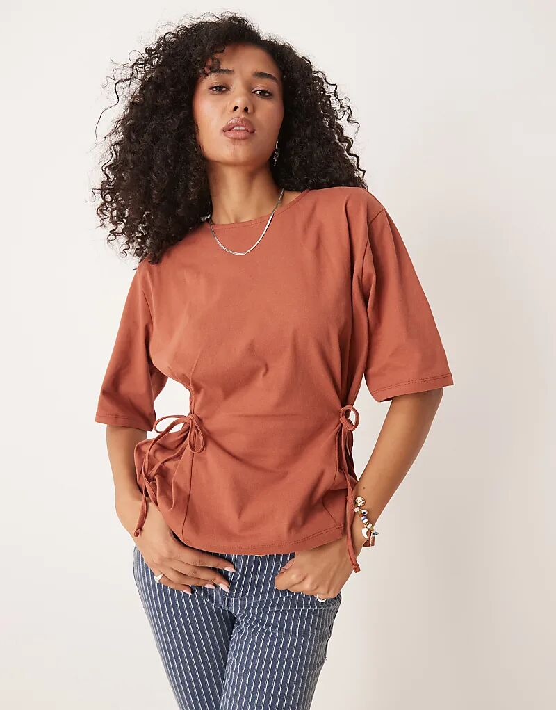 

Футболка ASOS DESIGN цвета ржавчины с завязками по бокам