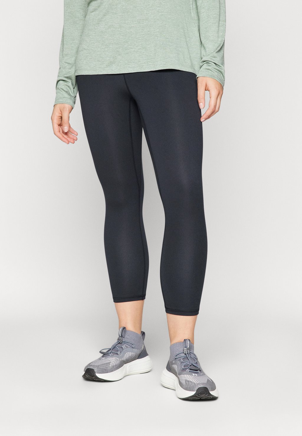 

Леггинсы MOTION CAPRI Under Armour, черный