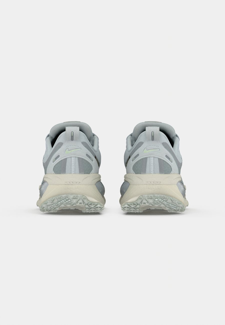 Кроссовки Nike Performance VOMERO 18 GTX, Pure Platinum-Coloured/Metallic Silver-Coloured/Light Pumice/Barely Green/Black — фото 4