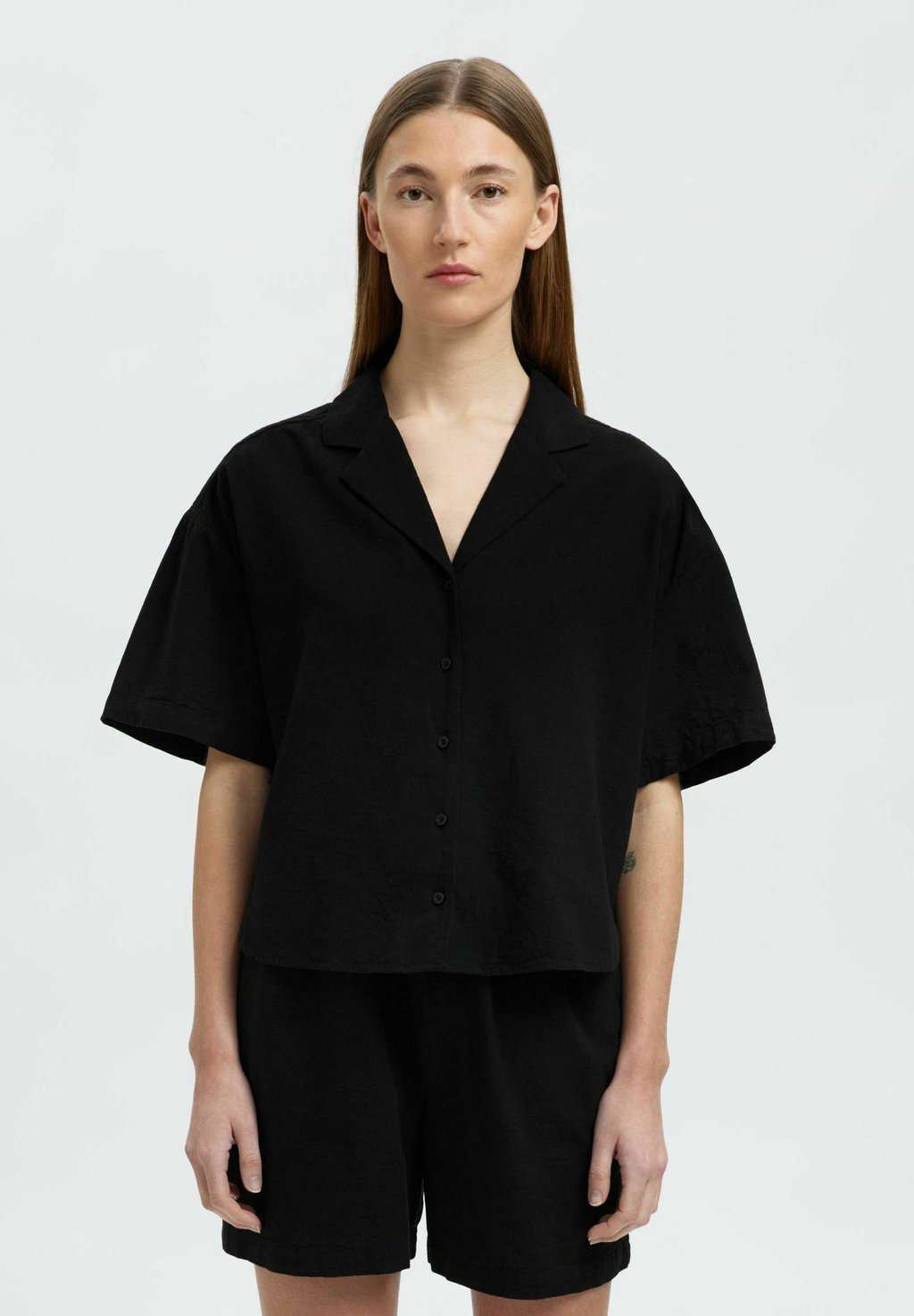 

Блузка на пуговицах KURZARM Selected Femme, черный