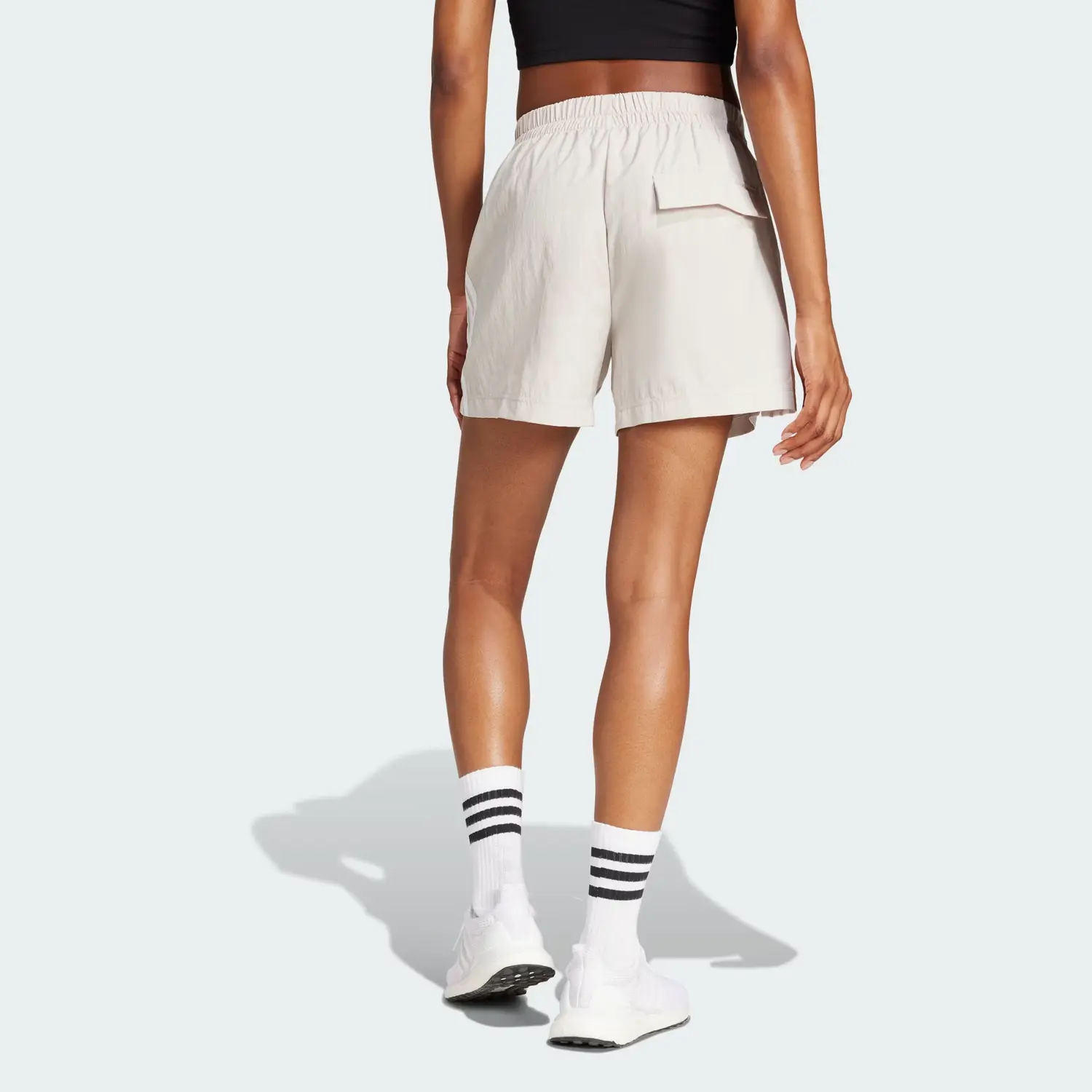 С AdiClub Essentials 3 Stripes Lifestyle Woven Shorts Adidas, бежевый/белый — фото 4