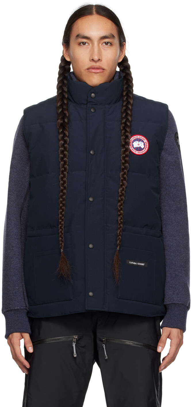 

Темно-синий пуховик в стиле фристайл Canada Goose