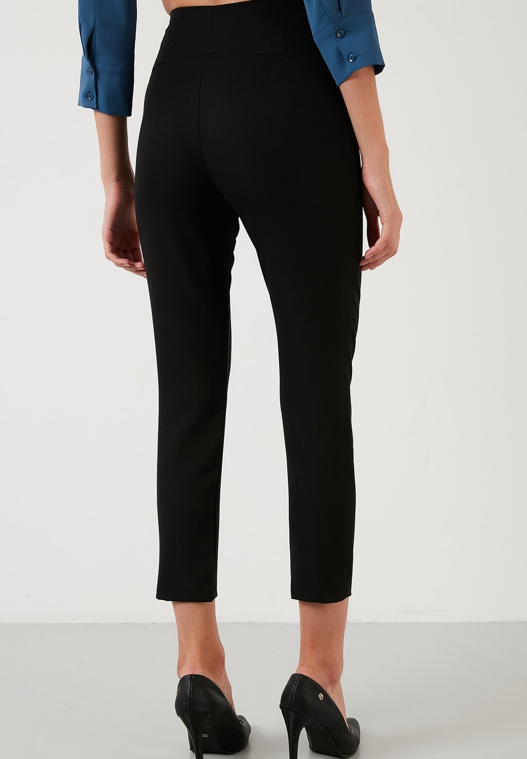 

Брюки SLIM FIT LELA, черный