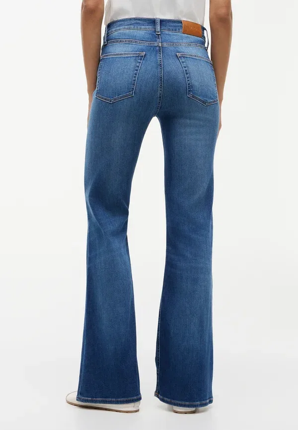 Джинсы клеш Tommy Hilfiger Flare katy flex forward flared jeans, цвет кати мид — фото 2