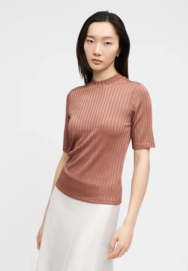 Футболка базовая Calvin Klein, цвет сиерра браун — фото 4