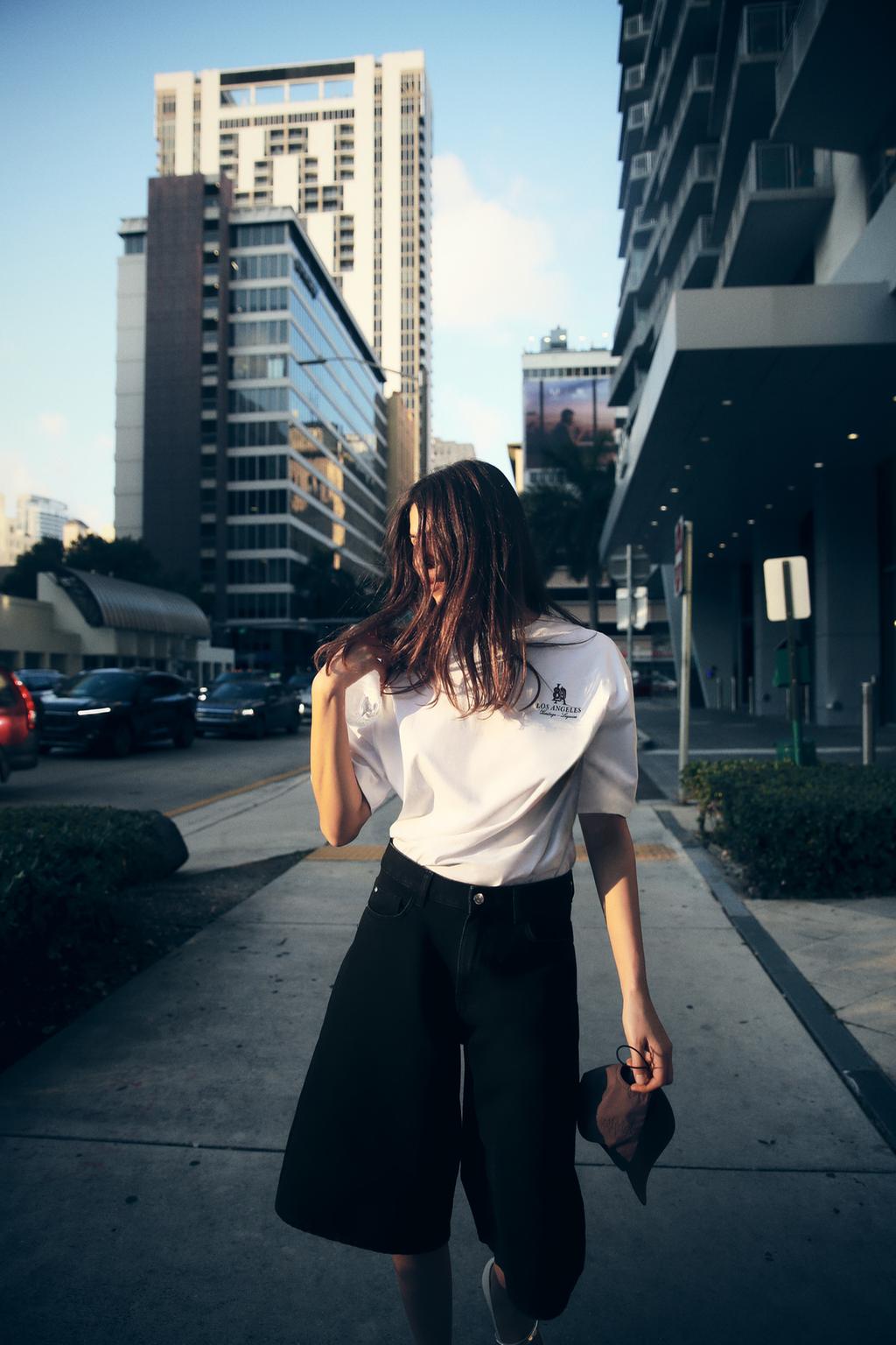 

Футболка с контрастным слоганом ZARA, белый