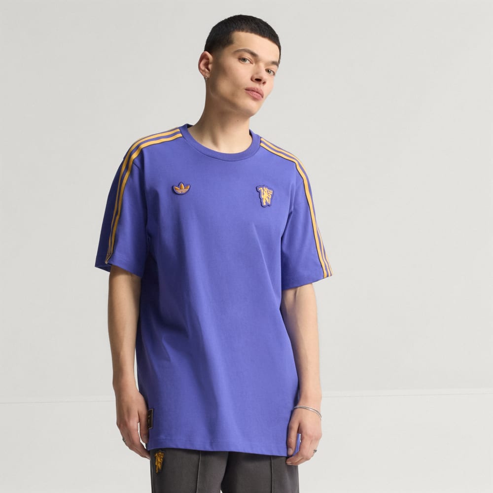 

Футболка Adidas Manchester United Terrace Icons Tee, цвет Semi Night Flash