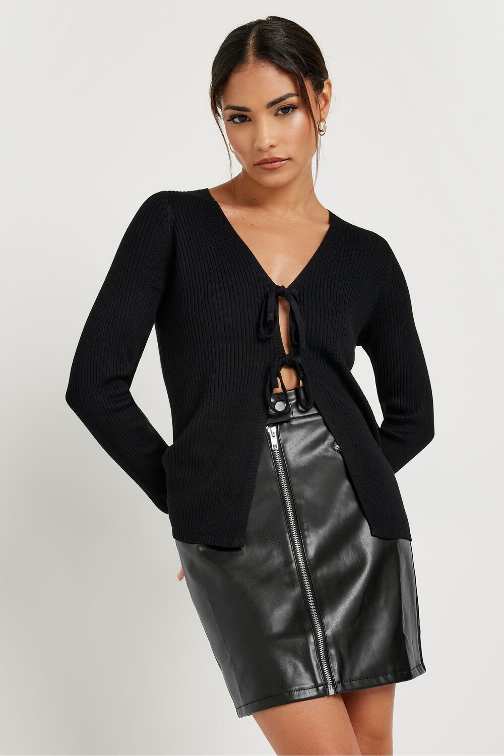 

Мини юбка из искусственной кожи на молнии Pixiegirl Petite, черный