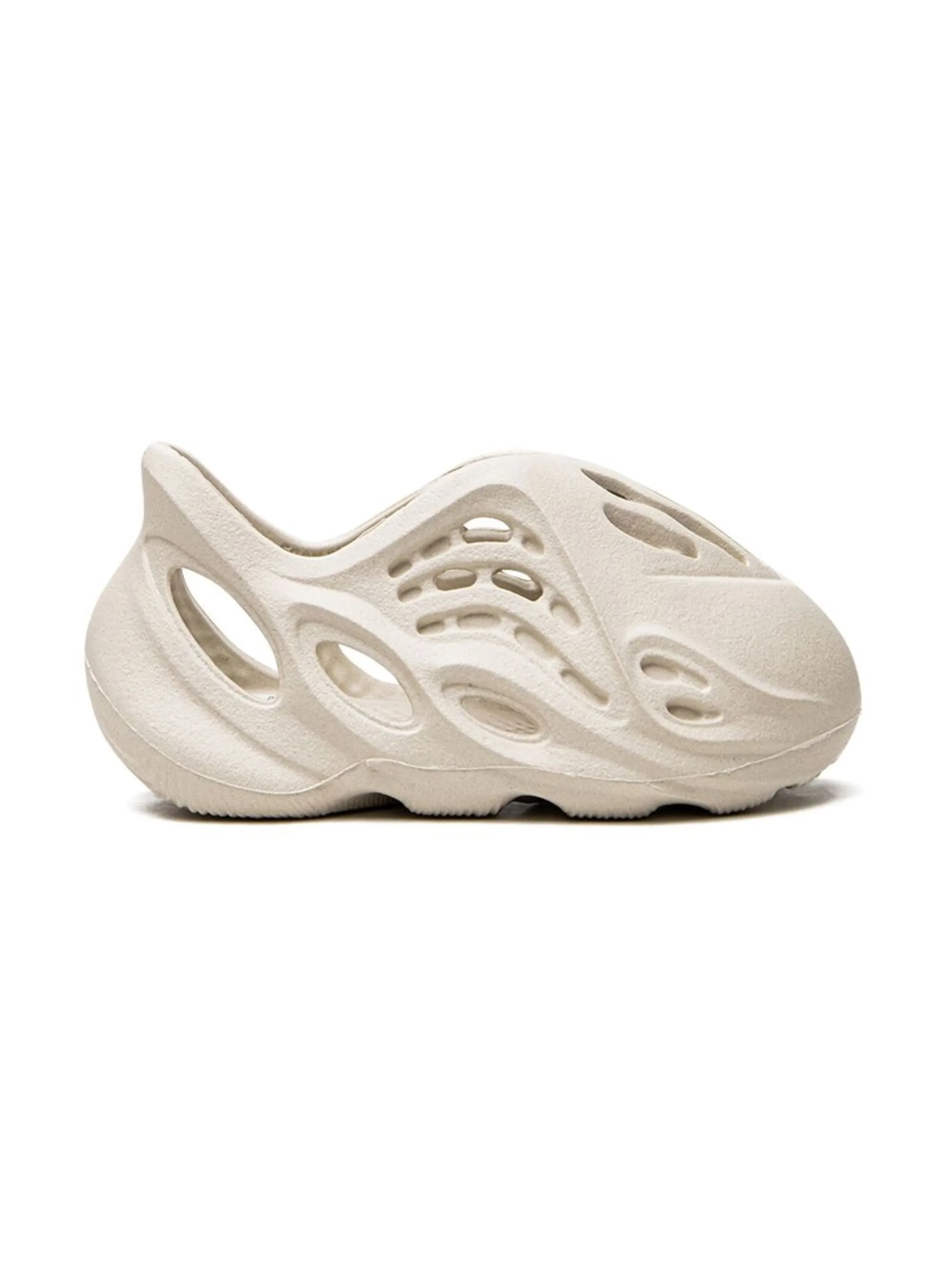 Кроссовки YEEZY Foam Runner Sand Adidas Kids, бежевый — фото 2