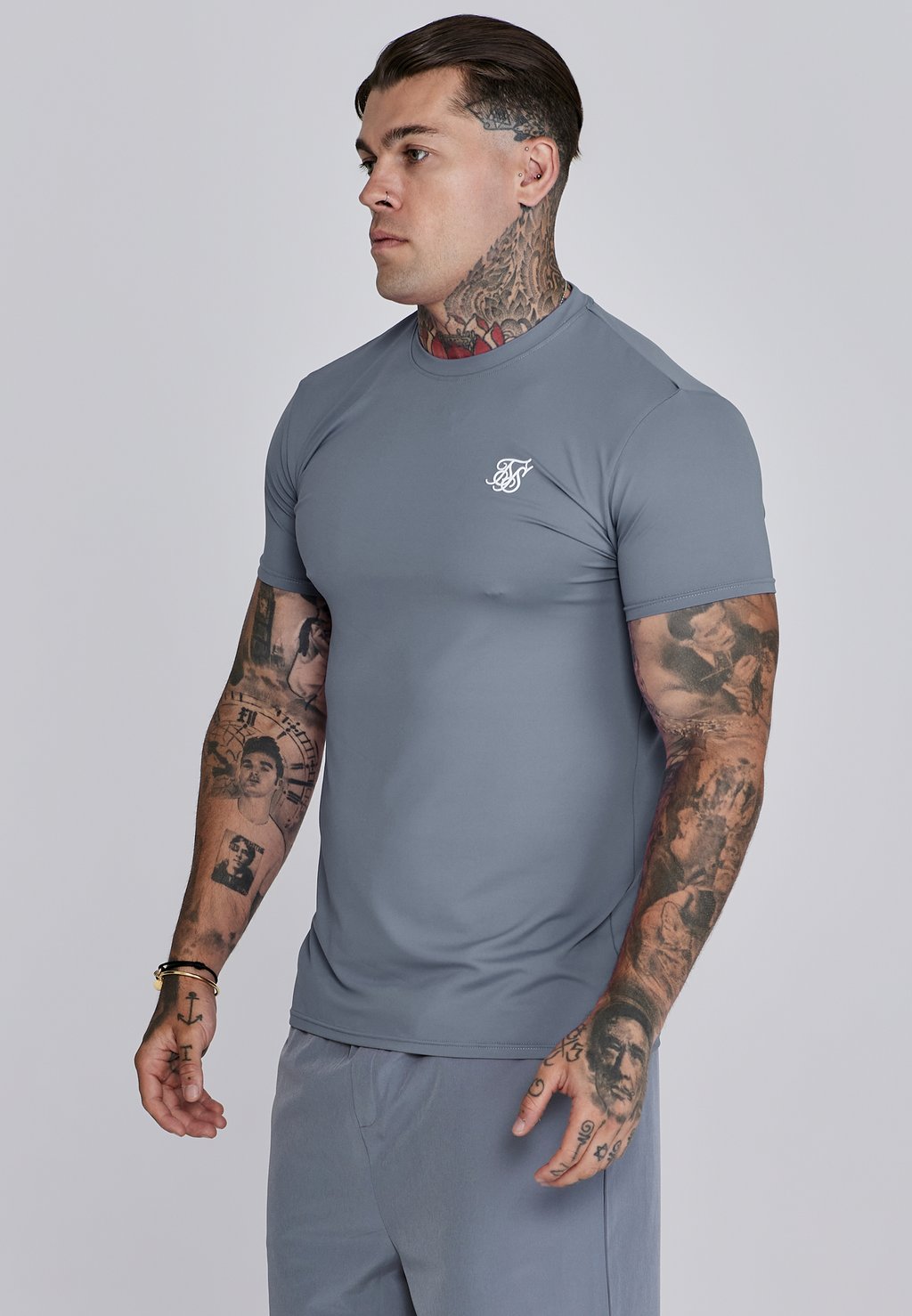

Базовая футболка MUSCLE FIT SIKSILK, серый