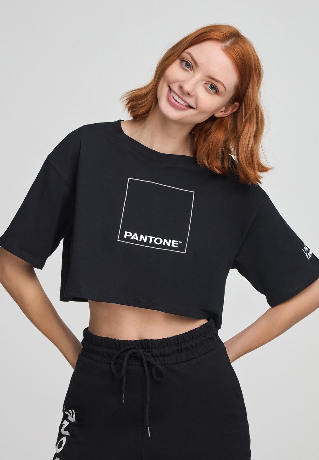 

Футболка с принтом CROP STAMPA PANTONE Terranova, черный