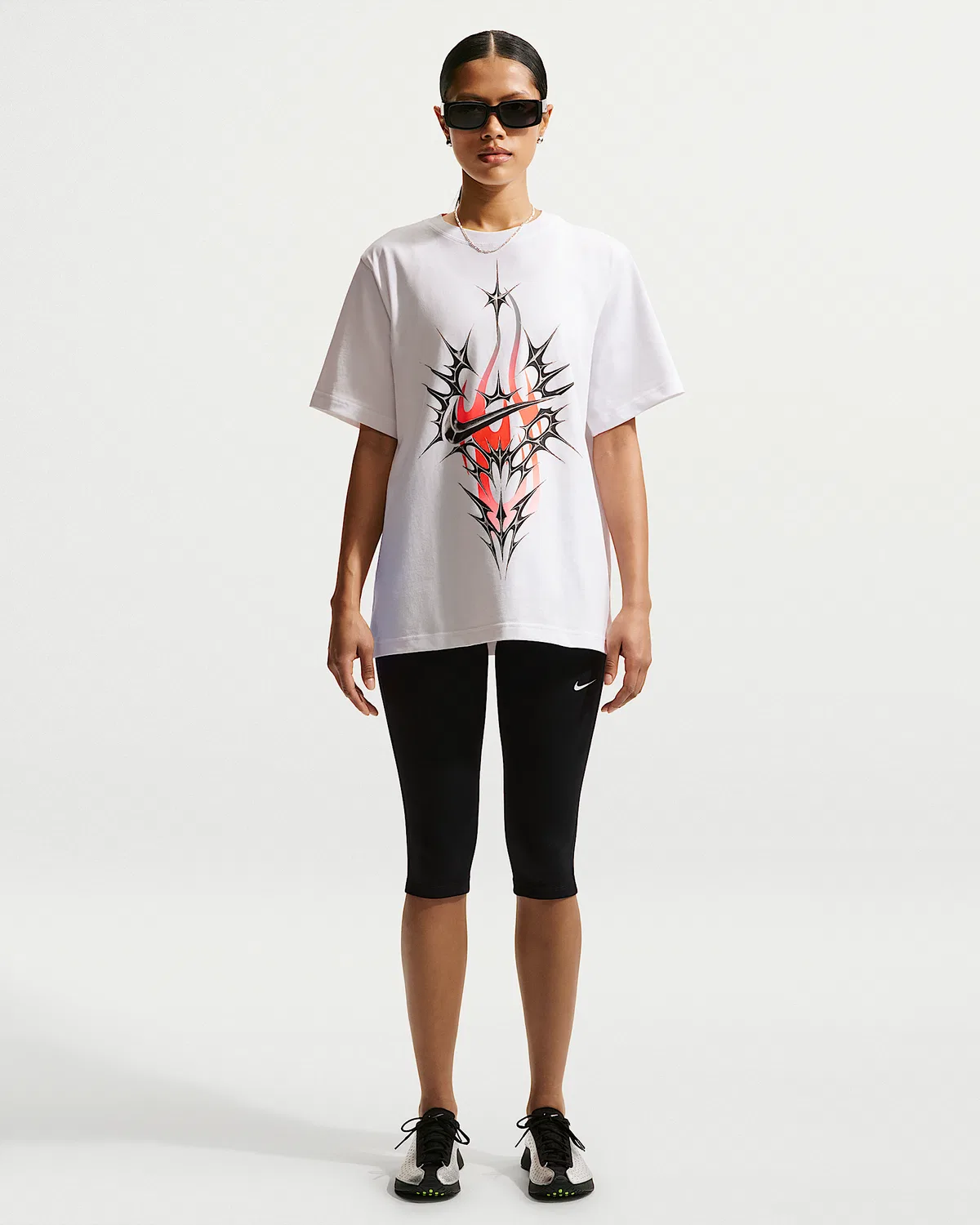 Женская футболка Nike Sportswear, White/Cool Grey — фото 4