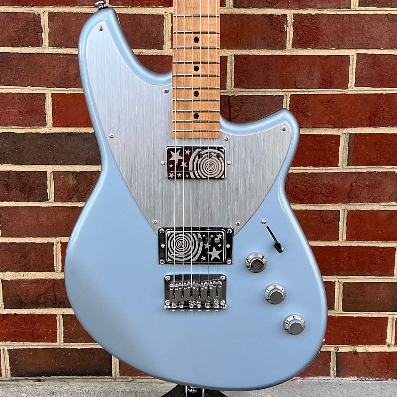 

Электрогитара Reverend Billy Corgan Signature Z-One, Metallic Silver Freeze, Alder Body, Roasted Maple Neck & FB