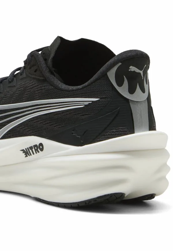 Кроссовки для бега по шоссе deviate nitro 4 Puma, Black- White- Silver — фото 3