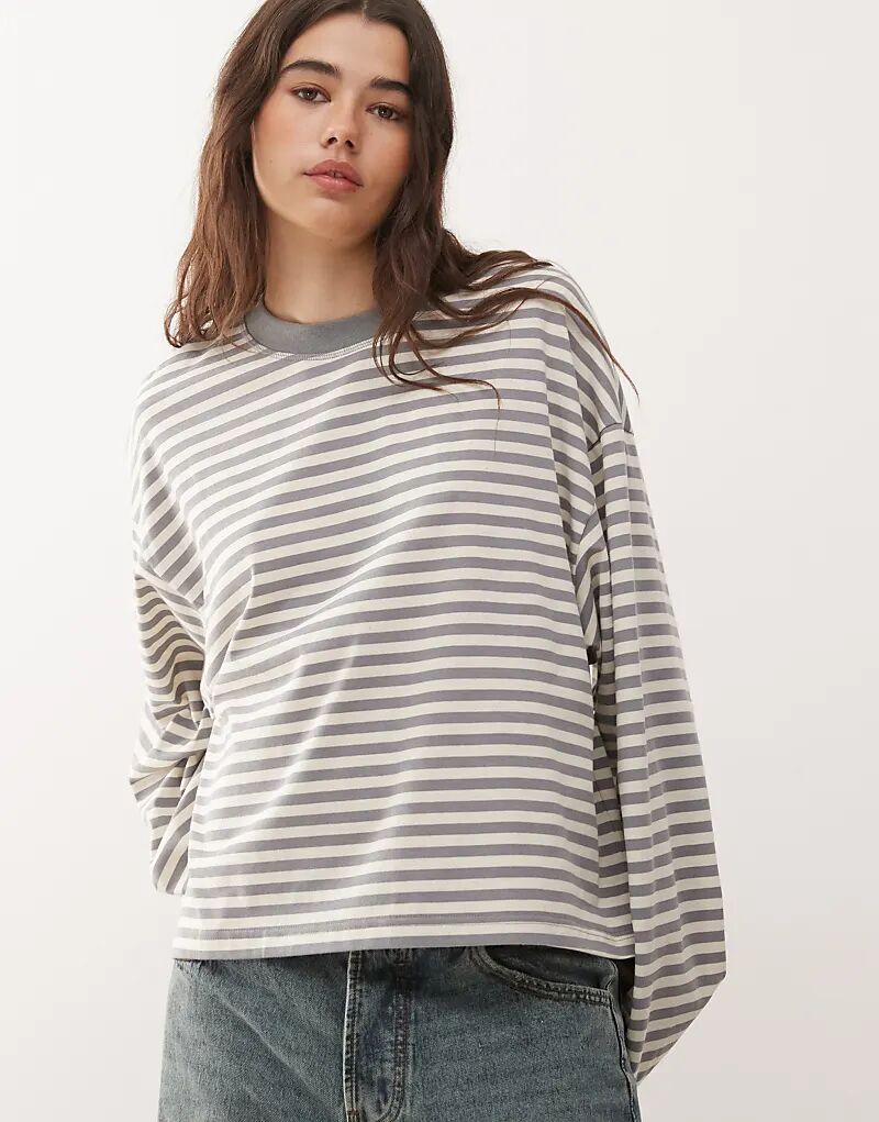 

Лонгслив свободного кроя Lioness Bloom из хлопковой смеси с длинными рукавами и круглым вырезом в пепельную полоску