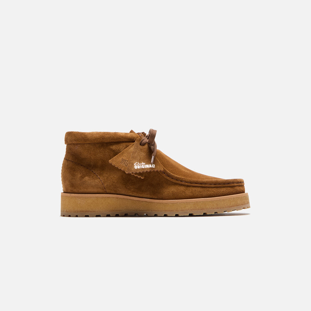 

Ботинки Clarks Wallabee Scout Suede, цвет Cola