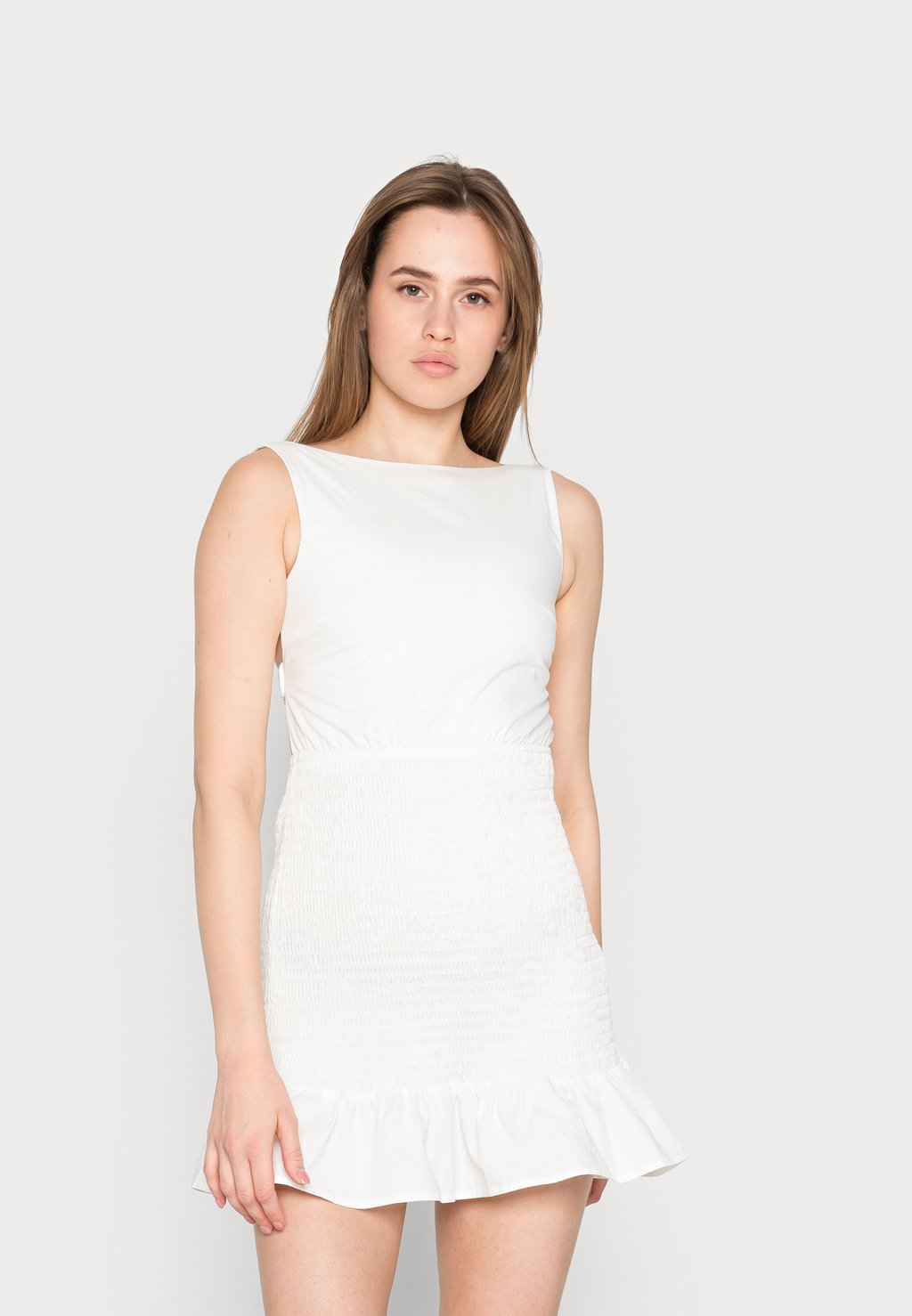 

Повседневное платье WIDE STRAP SLASH NECK MINI DRESS Glamorous, белый