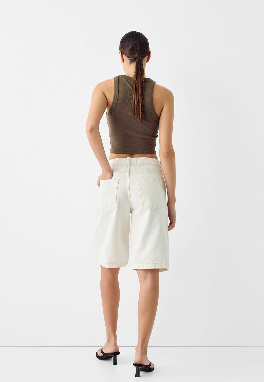 

Джинсовые шорты Baggy Bermuda Bershka, бежевые