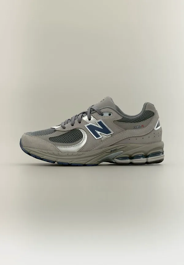 Кроссовки унисекс 2002 года New Balance, Grey/Metallic Silver-Coloured/Natural Indigo