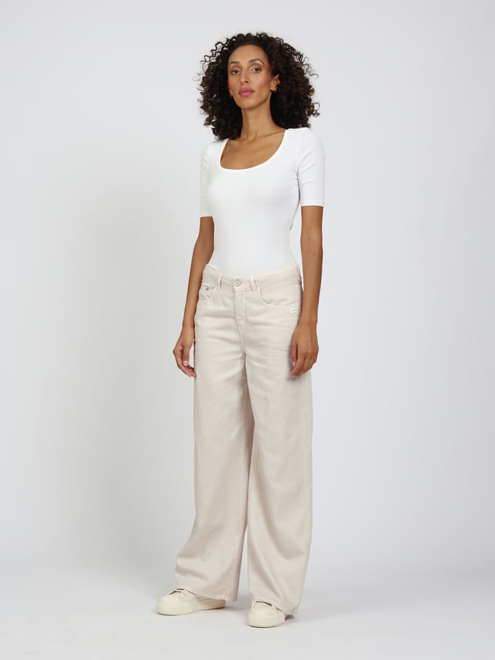 

Джинсы - комфортный крой - бежевого цвета GANG JEANS