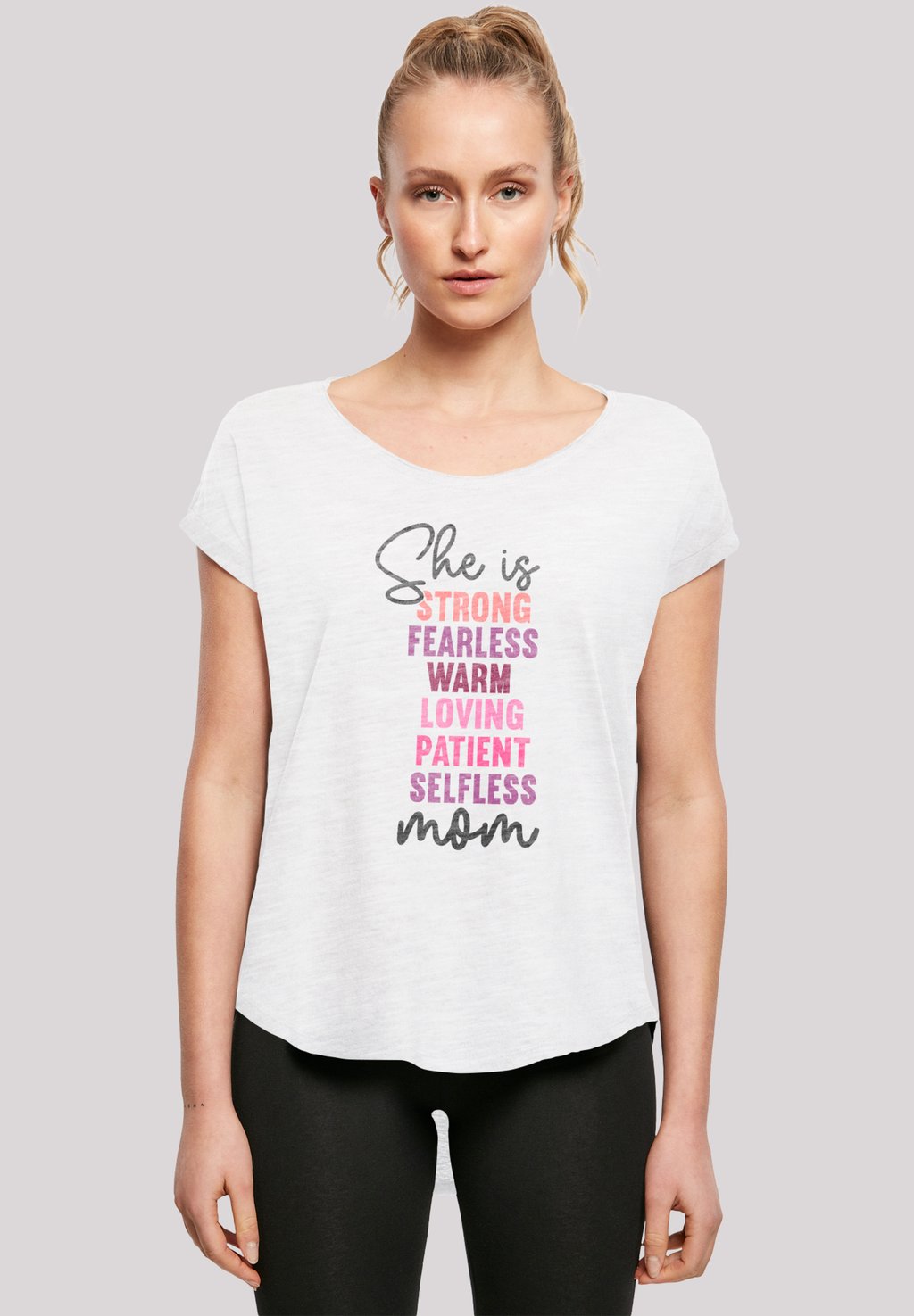 

Футболка с принтом MOTHERS DAY STRONG FEARLESS MOM INSPIRATIONAL QUOTE F4NT4STIC, белый