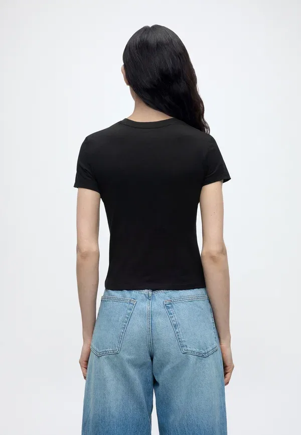 Футболка Calvin Klein Commuter baby tee print, черный — фото 3