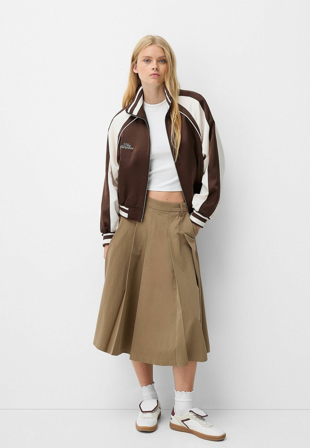 

Куртка-бомбер VARSITY Bershka, темно-коричневый