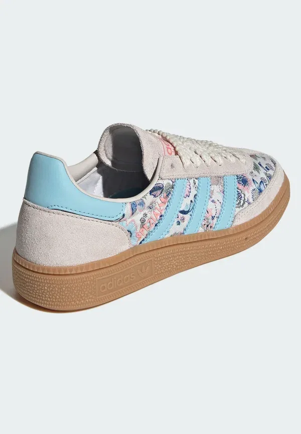 Кроссовки Adidas Originals Liberty London Handball Spezial, цвет офф-вайт, айси блю, гам — фото 4