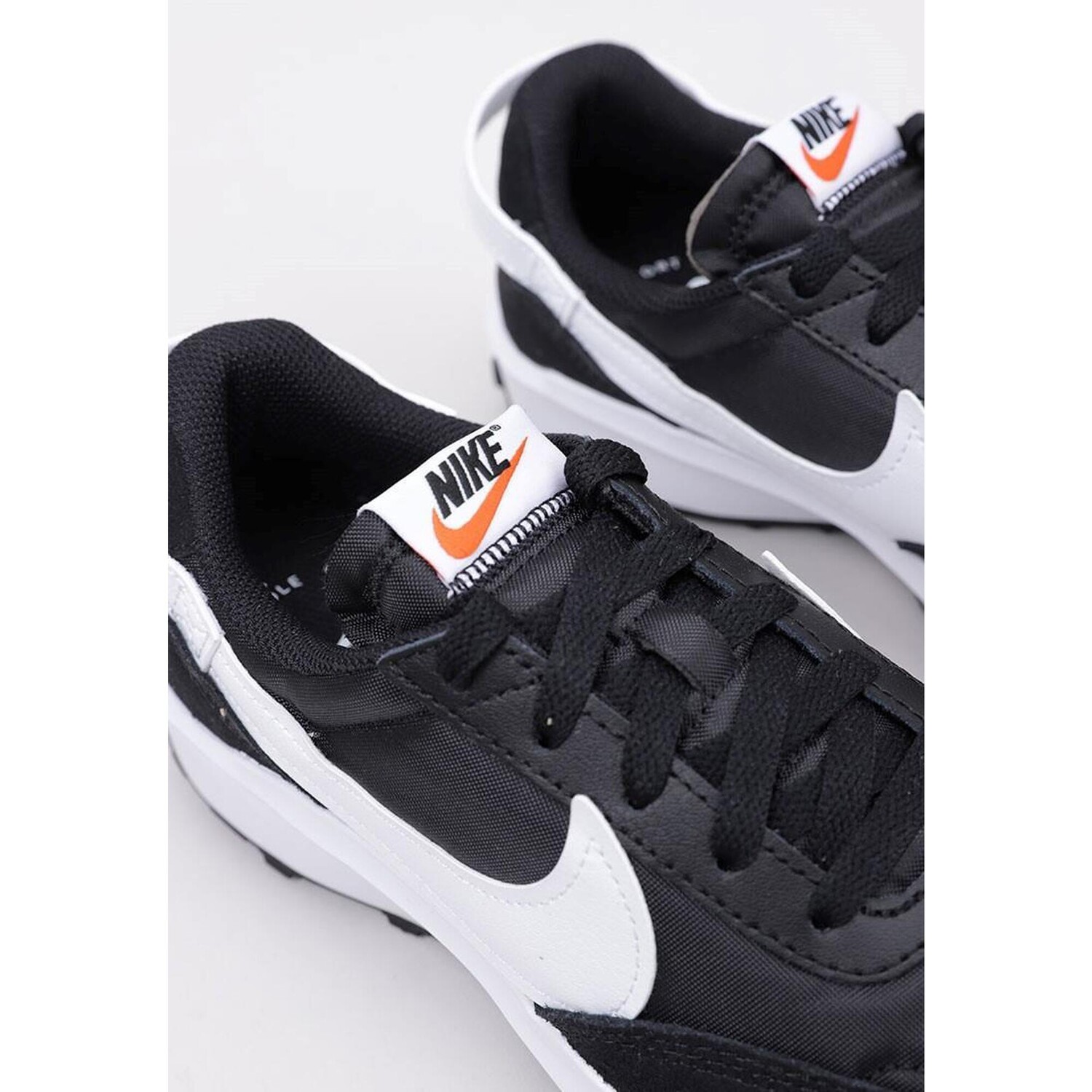 Женская спортивная обувь NIKE Nike Waffle Debut Black, цвет blanco — фото 4