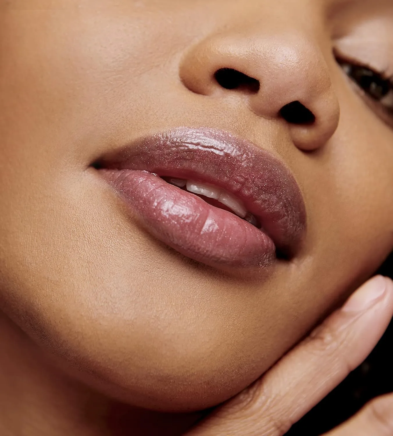 jane iredale HydroPure Hyaluronic Lip Gloss, увлажняющий блеск для губ с гиалуроновой кислотой, разглаживает и питает, нелипкий, с ароматом ванили, веганский и cruelty free, Cosmo — фото 3