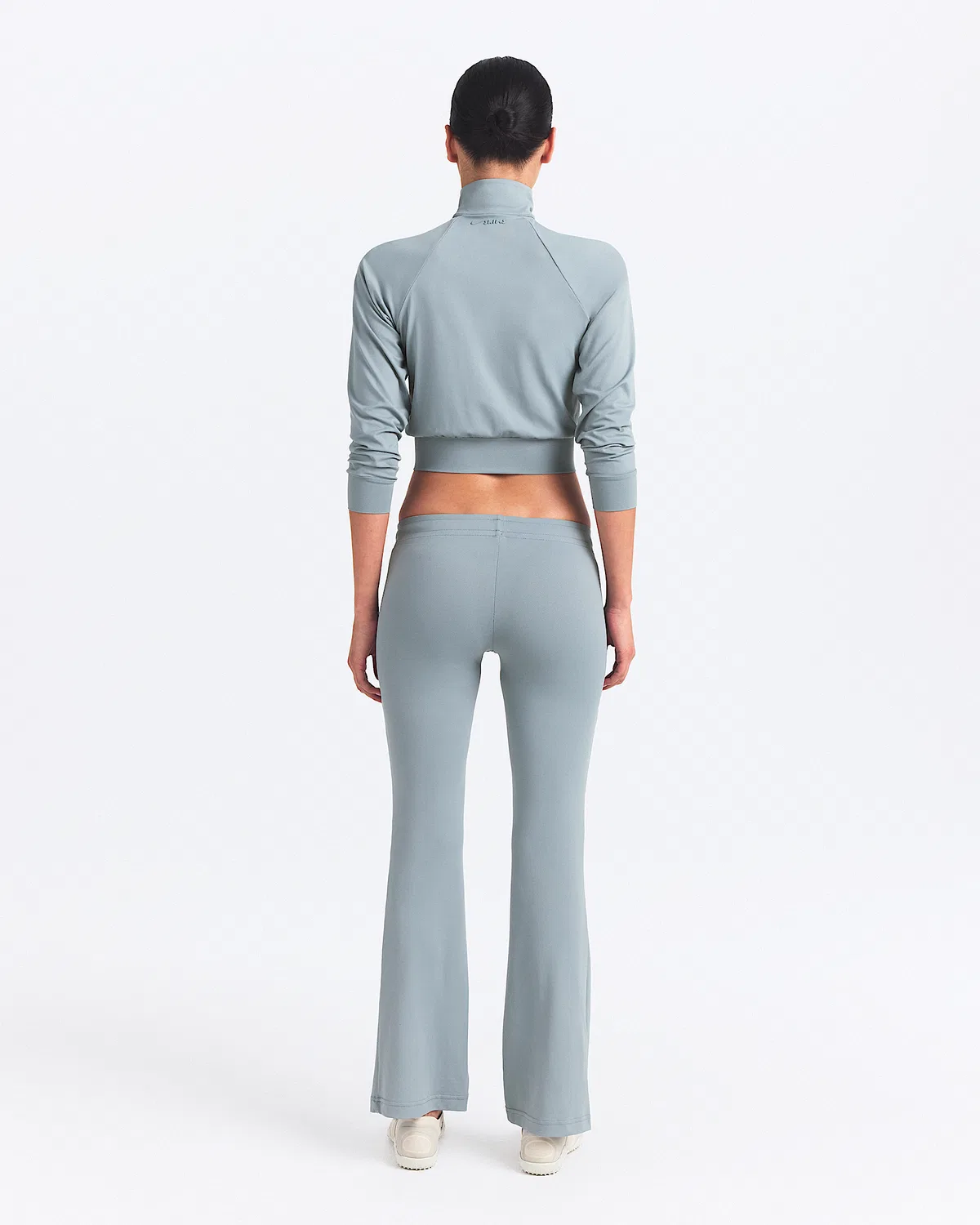 Женские брюки NikeSKIMS Airy с заниженной талией, мини-клеш, NSKM Washed Pacific — фото 4