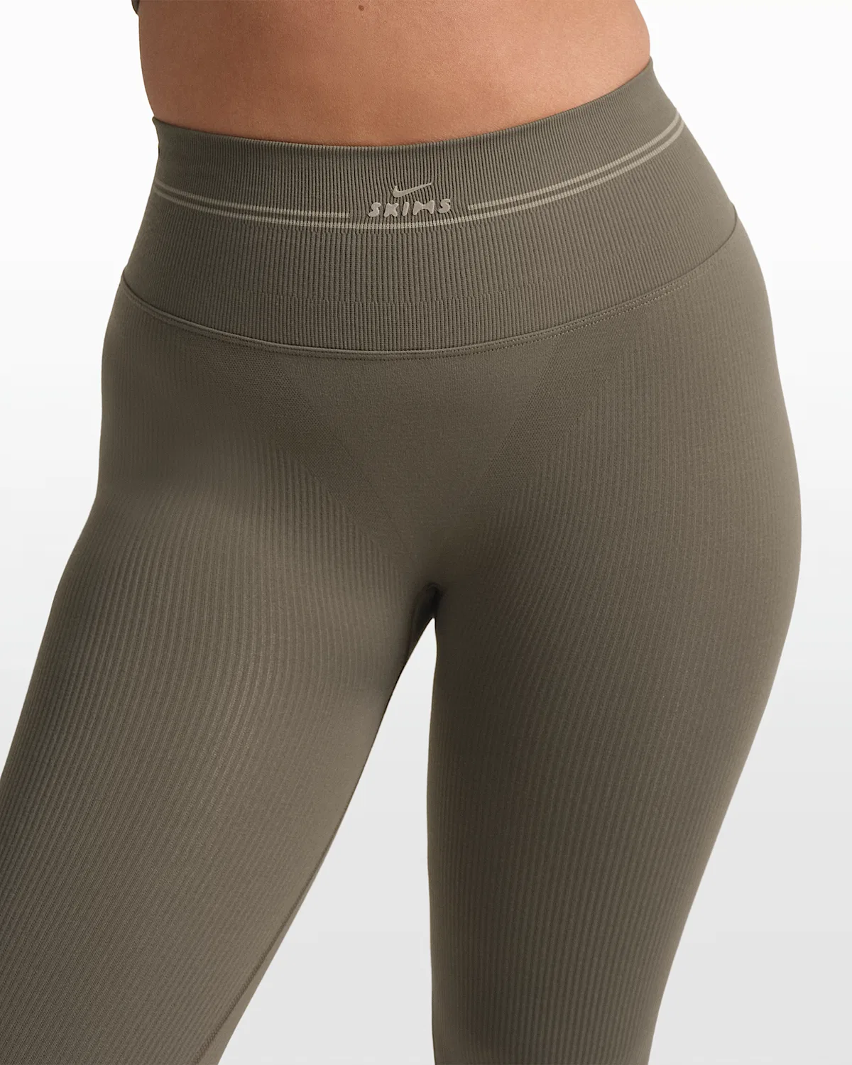 Женские леггинсы NikeSKIMS Ribbed Seamless с высокой посадкой, длина 26", NSKM Dusty Oak Moss/NSKM Dune — фото 2