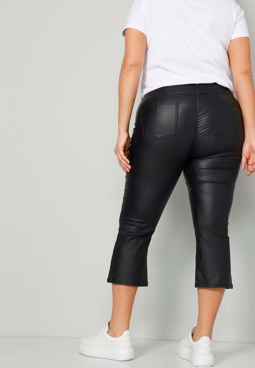 

Шорты FLARED FIT 5-POCKET Angel of Style, черный