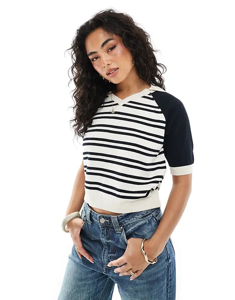 

Плотный трикотажный топ-поло ASOS DESIGN в темно-синюю полоску