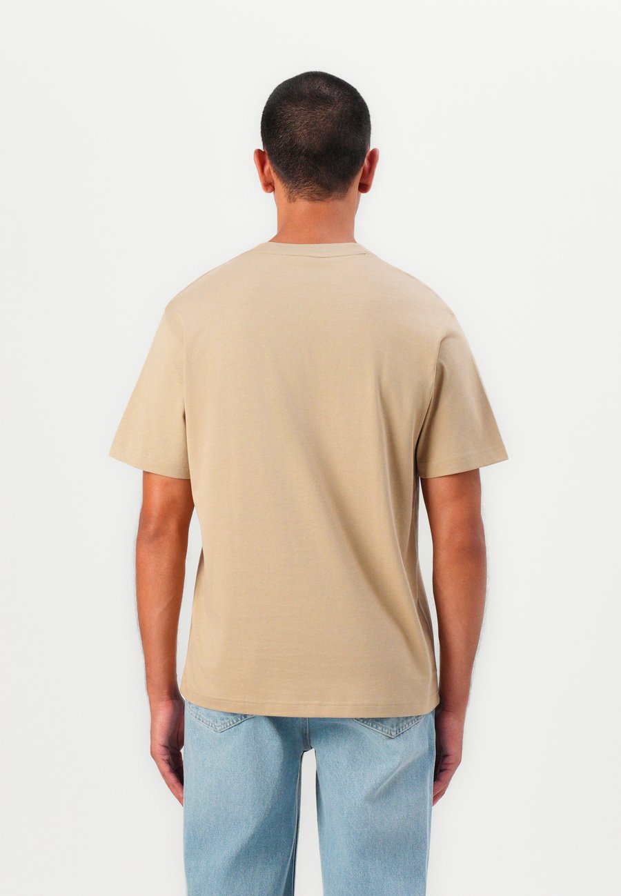 Футболка Lacoste Basic T-shirt, Viennese/Beige — фото 3
