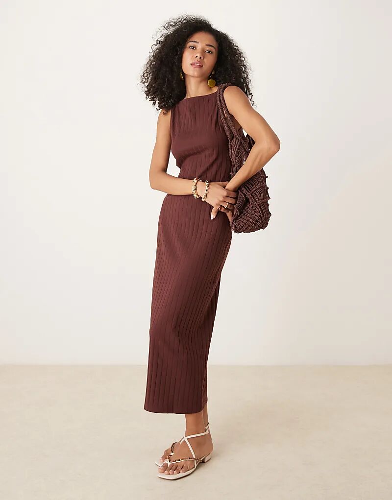 

Платье миди ASOS DESIGN без рукавов с широким ребристым вырезом и шоколадным отворотом